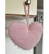 Háčkované závěsné srdíčko růžové